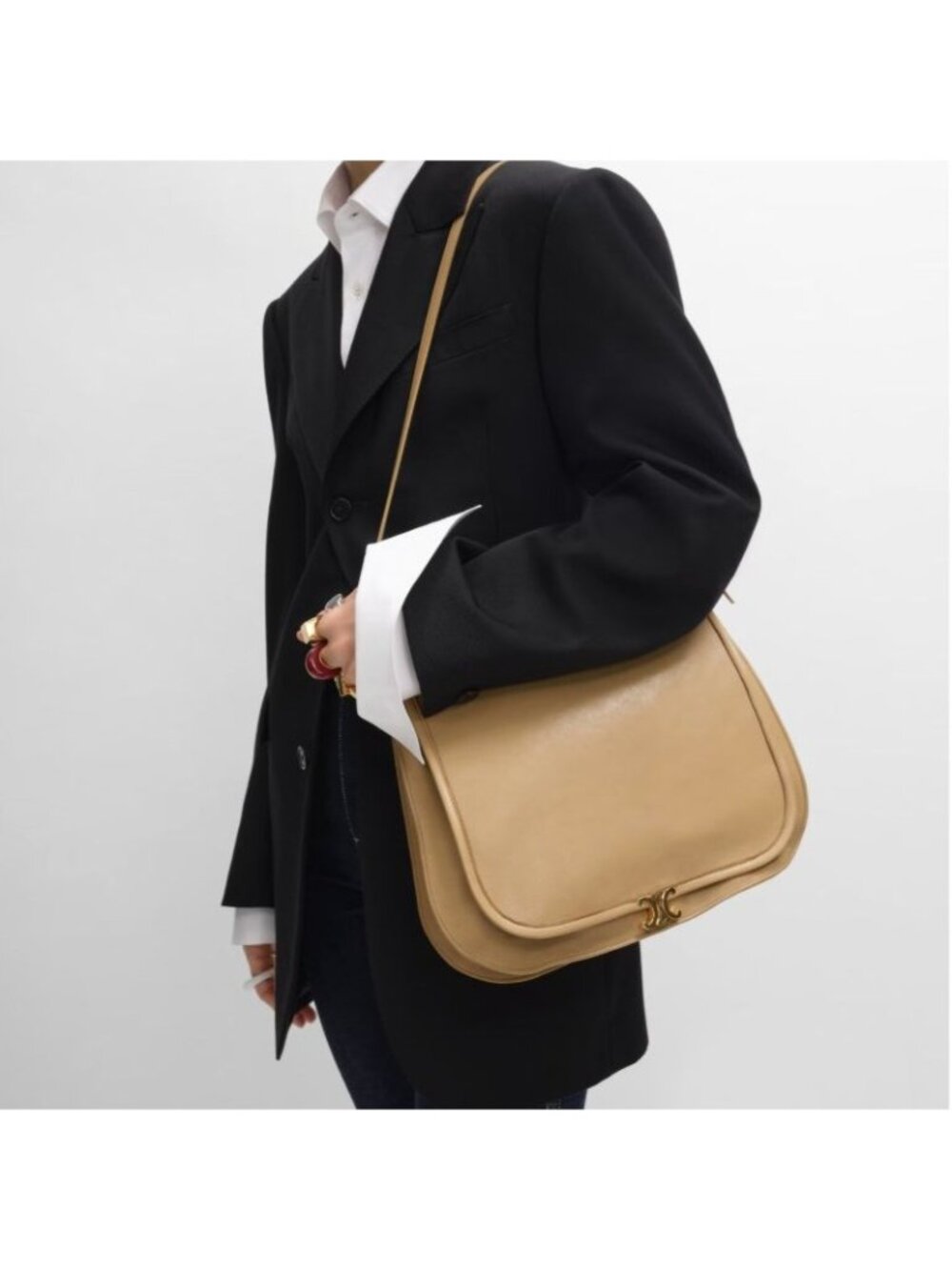New in Box Celine SOFT TRIOMPHE BESACE IN SUPPLE BEIGE LAMBSKIN - Picture 2 of 16